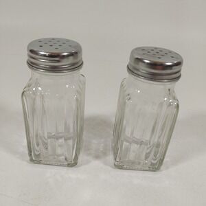 Vintage‎ Clear Glass Salt&Pepper Shakers-Ribbed Design W/ Metal Twist-Off Lids